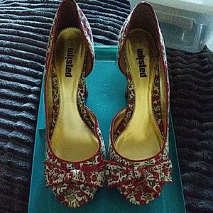 Red print flower wedge heels